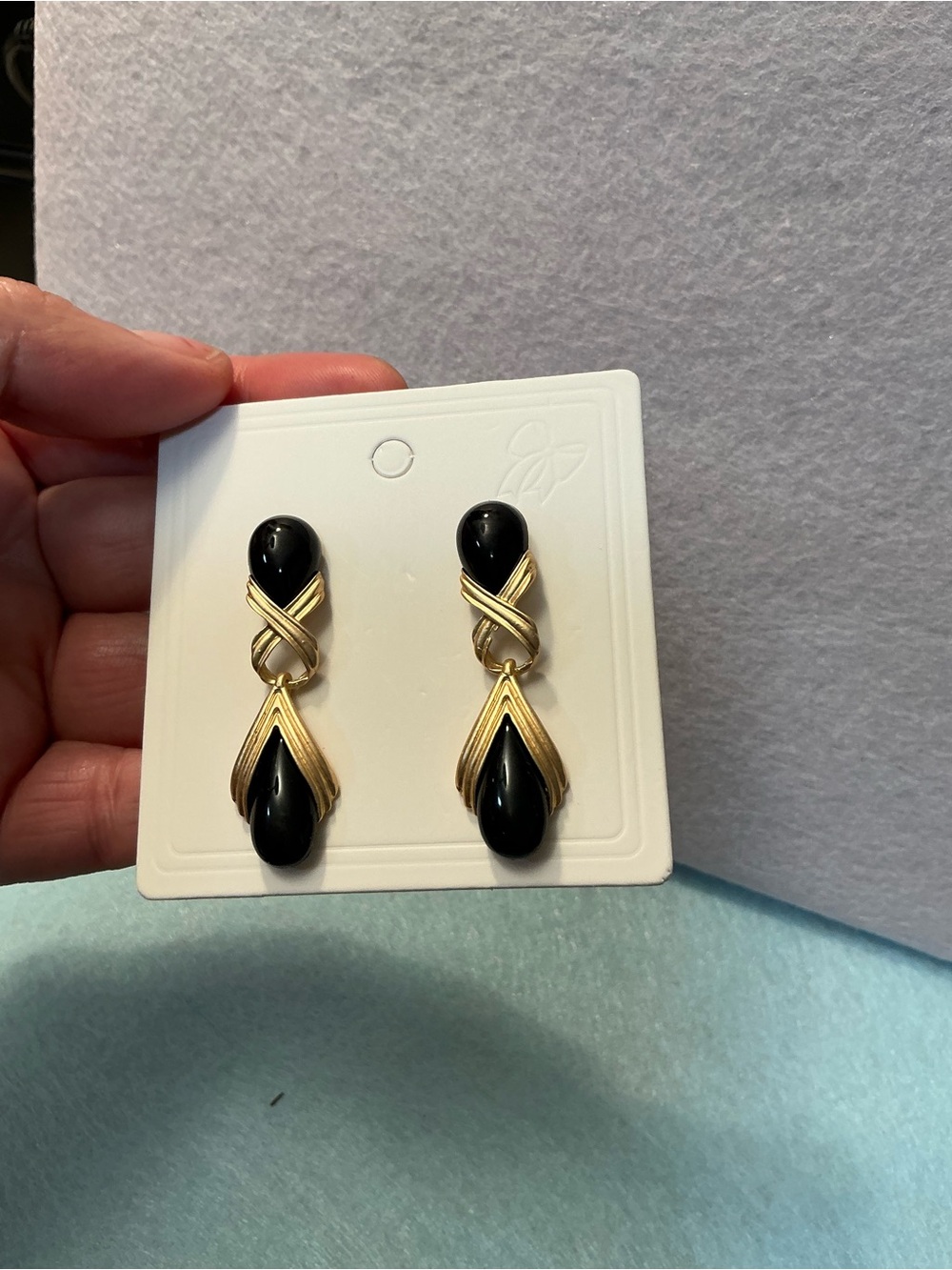 2395 - 116 Vintage Black Resin Onyx & Gold Cross-Knot Dangle Earrings - Picture 3 of 8